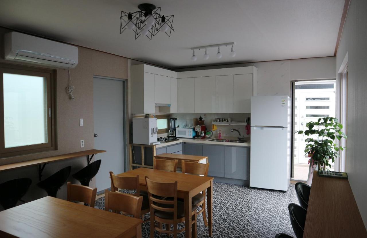 Blue Island Guesthouse Seogwipo Exterior photo